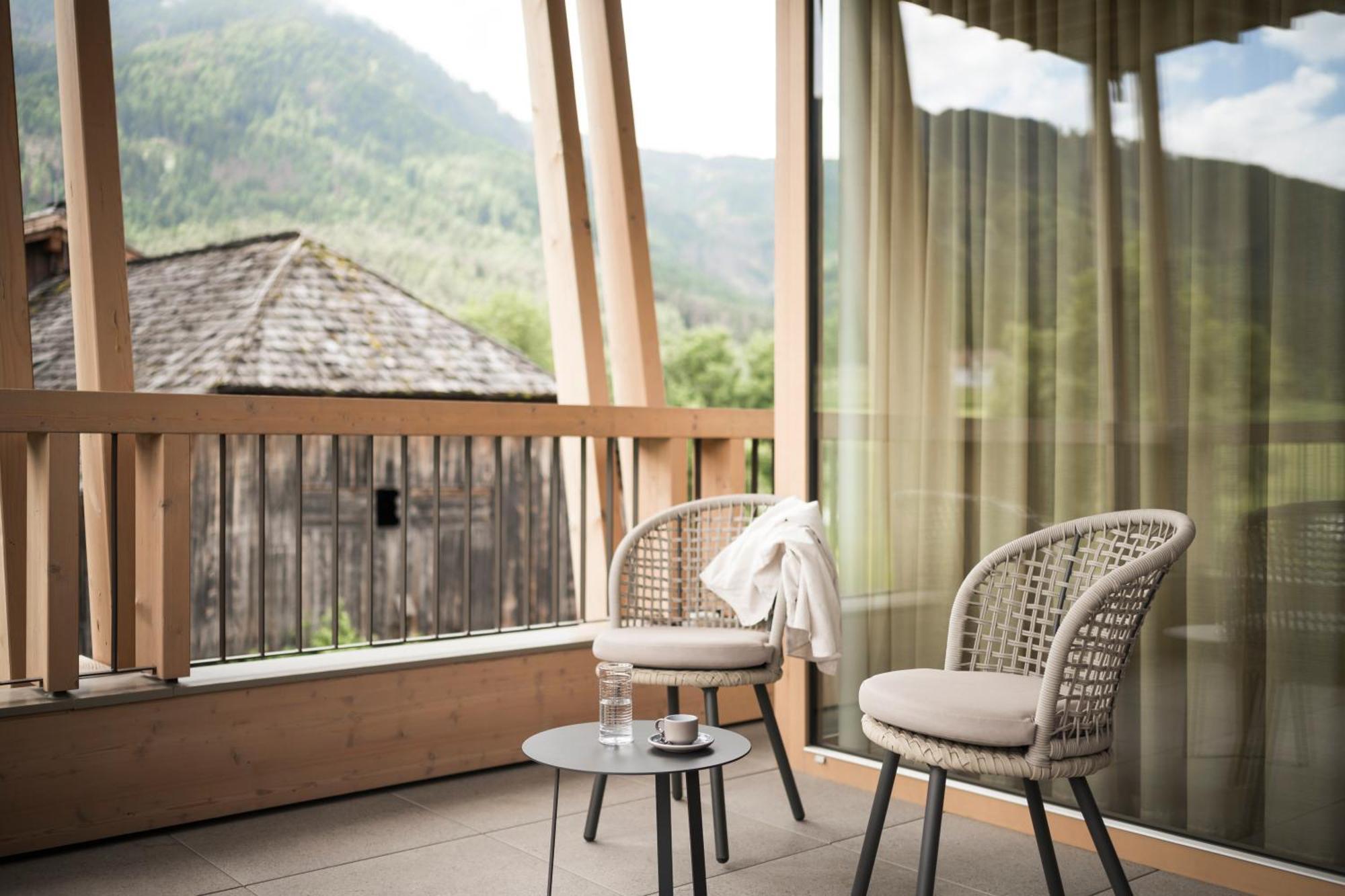 Falkensteiner Hotel Kronplatz - The Leading Hotels Of The World (Adults Only) Riscone Phòng bức ảnh A balcony at the Hotel