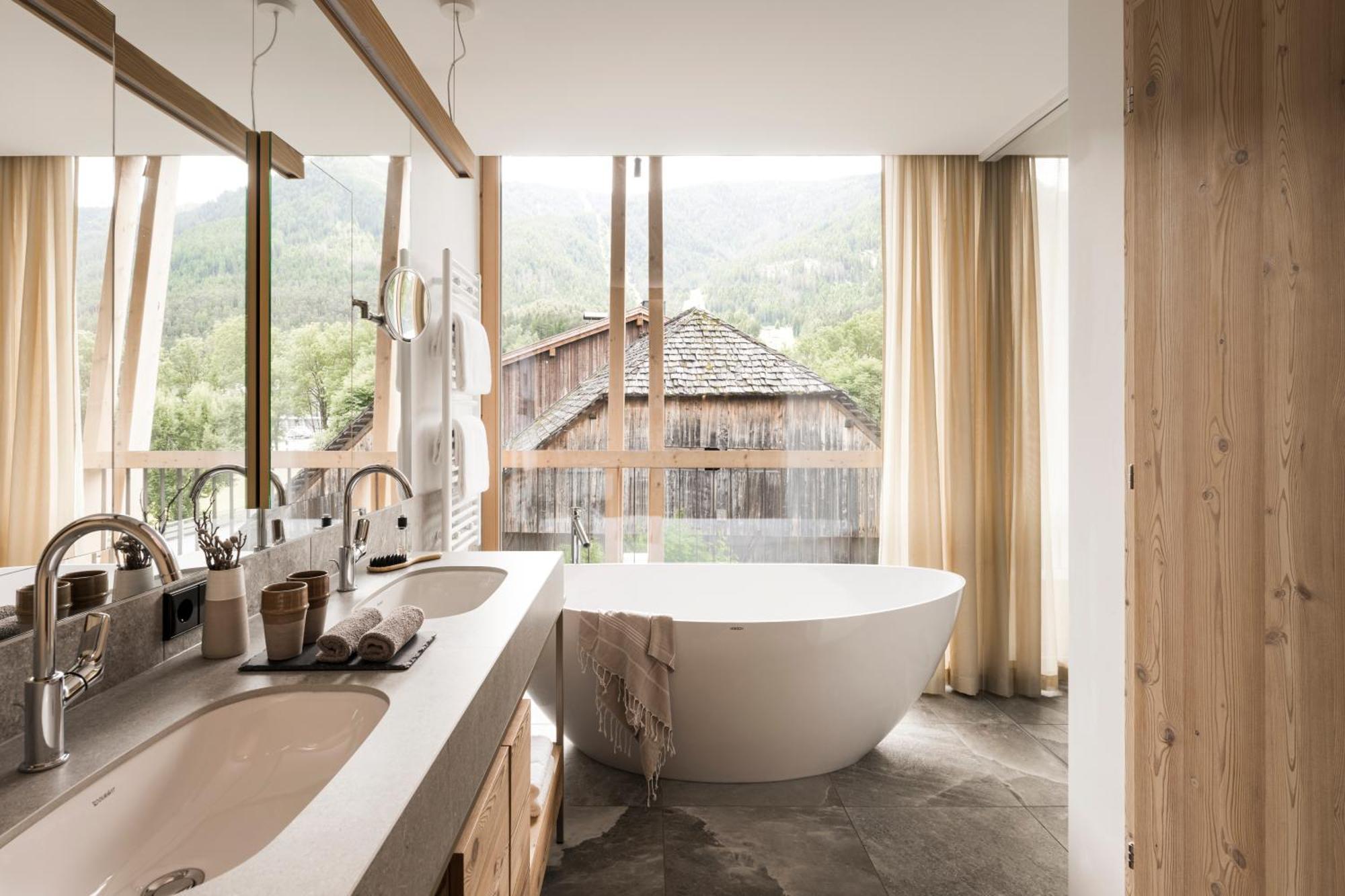 Falkensteiner Hotel Kronplatz - The Leading Hotels Of The World (Adults Only) Riscone Ngoại thất bức ảnh Bathroom