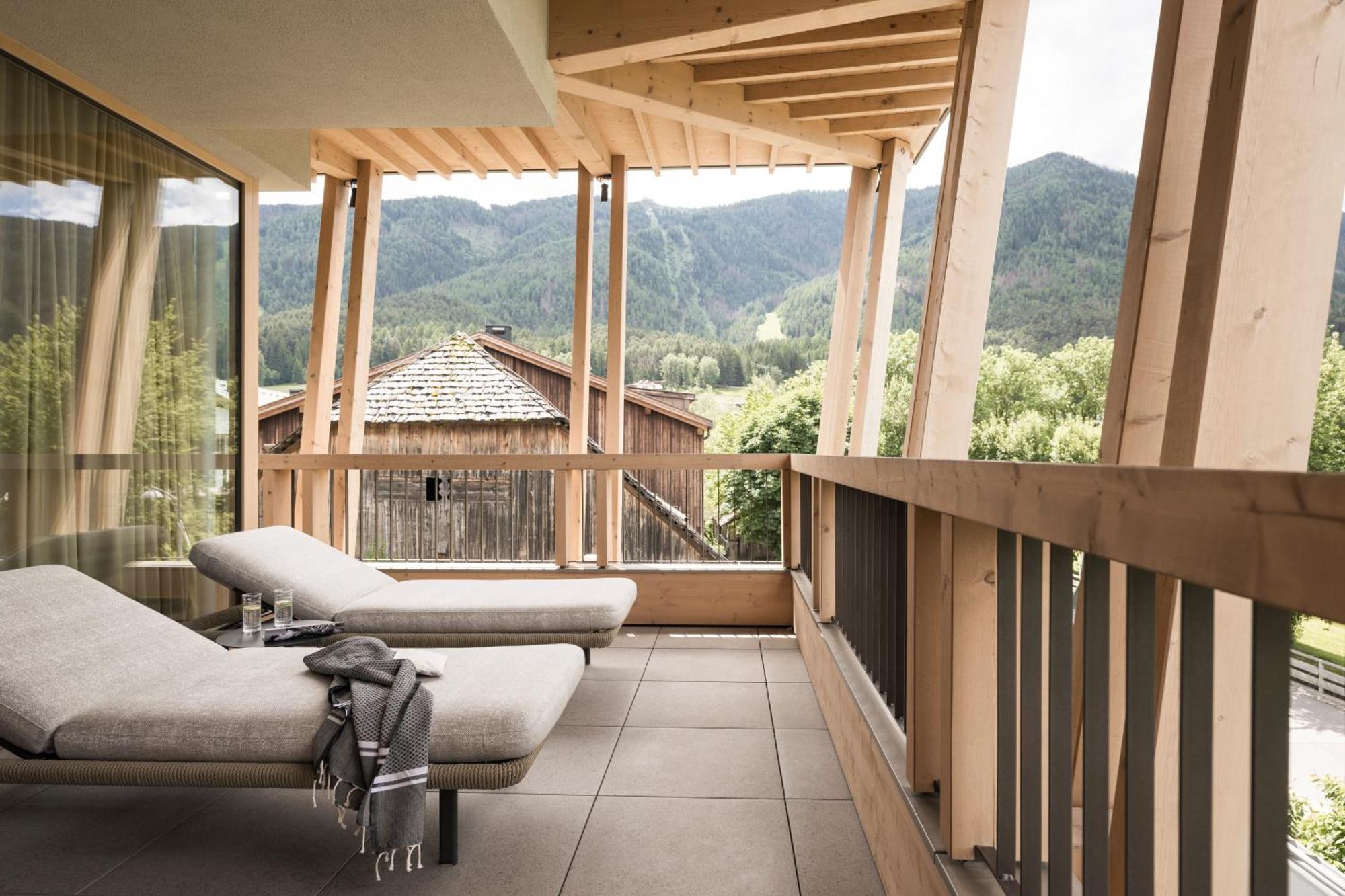 Falkensteiner Hotel Kronplatz - The Leading Hotels Of The World (Adults Only) Riscone Ngoại thất bức ảnh The balcony of a suite