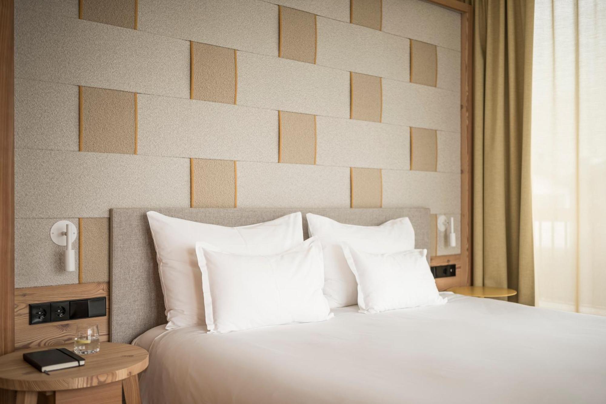 Falkensteiner Hotel Kronplatz - The Leading Hotels Of The World (Adults Only) Riscone Ngoại thất bức ảnh A bedroom at the hotel