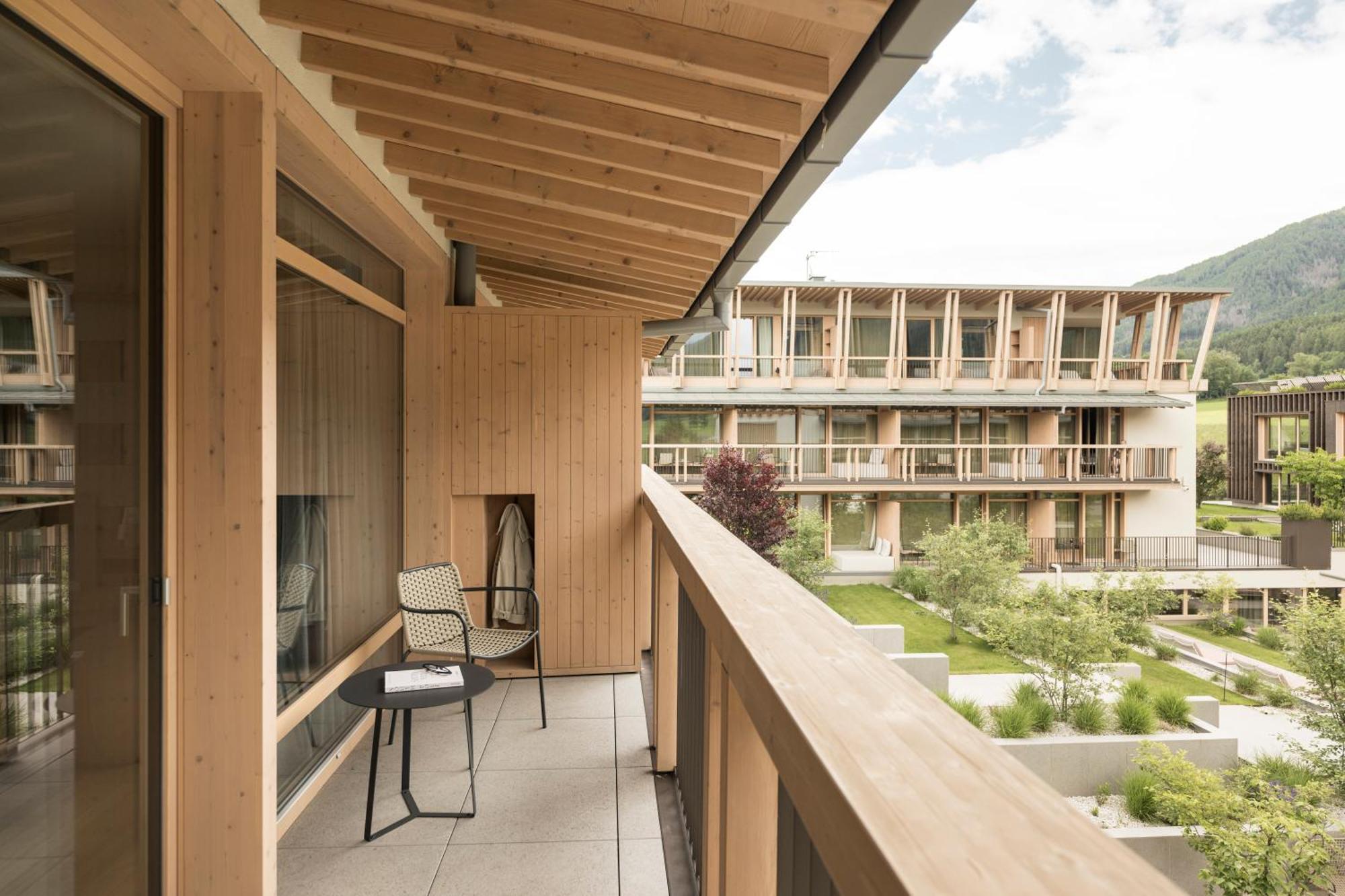 Falkensteiner Hotel Kronplatz - The Leading Hotels Of The World (Adults Only) Riscone Ngoại thất bức ảnh The balcony of a room at the Hotel